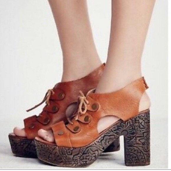 Free People Shoes - Free People Tan Leather Lace Front Platform Clog Sandals